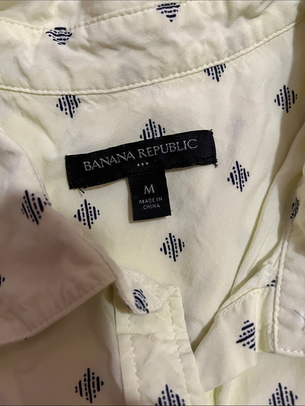 Banana Republic Sleeveless Pale Yellow Button-Down with Navy Diamond Print - Picture 2 of 6